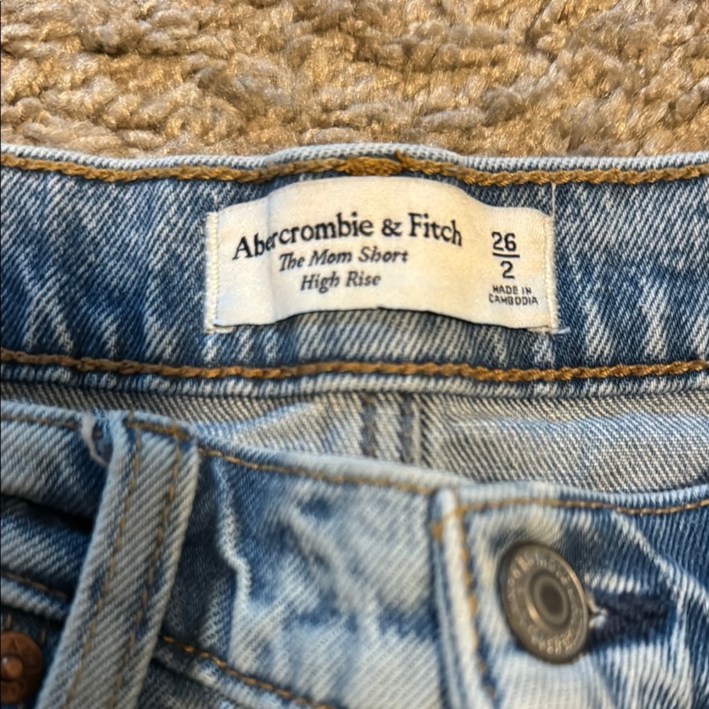 Abercrombie - Distressed Light Blue Denim Shorts - size 26 (2) - Picture 2 of 3